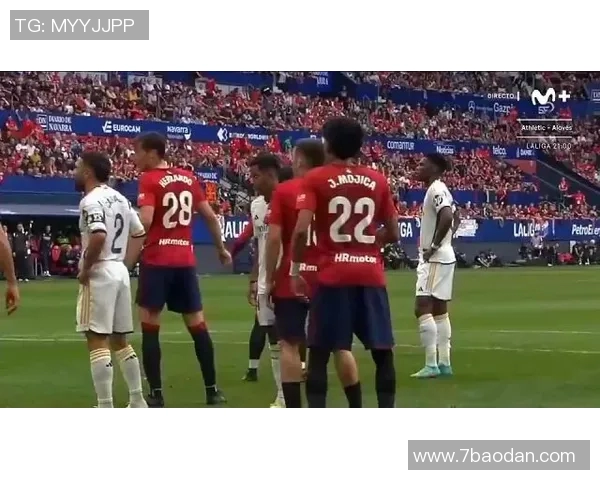 维尼修斯双响助力球队胜利分享伯纳乌的精彩时刻与球迷共庆