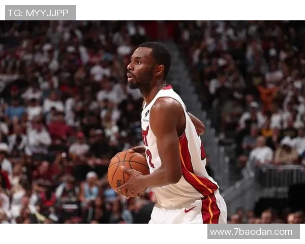 维金斯称赞鲍威尔赛季表现出色第四节关键时刻展现爆发力