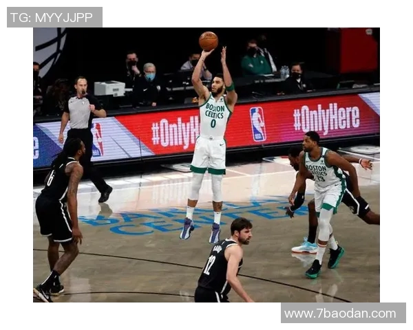 科塔赞塔图姆在场上如教练般引领队伍积极发声助力团队前行