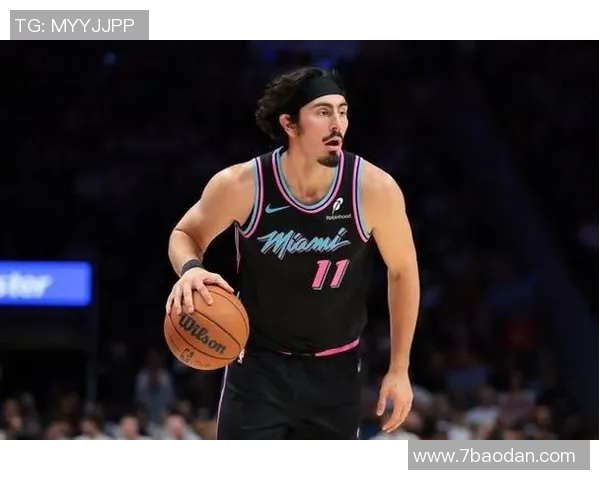 哈克斯替补登场26分钟高效表现14投9中斩获21分3篮板2助攻 哈克斯替补登场26分钟高效表现14投9中斩获21分3篮板2助攻