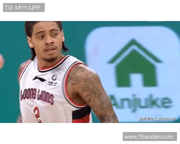 克洛尼首节火力全开四记三分狂砍13分1板1断展现神准外线能力