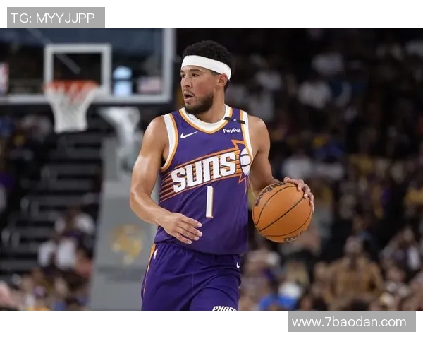 吉莱斯皮称赞布克决策果断自己专注于接球投篮半场贡献12分