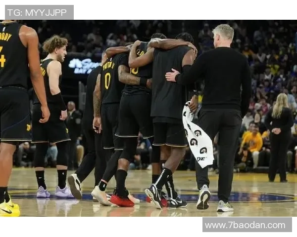 勇士官方宣布吉米巴特勒因左膝酸痛缺席本场比赛将不再回归